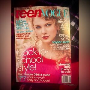 *SoldOnEbay* 2011 AUGUST TEEN VOGUE MAGAZINE - TAYLOR SWIFT COVER